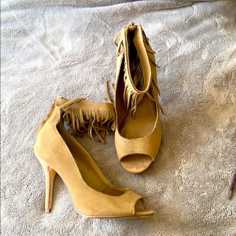 STEVE MADDEN FTINGE HEELS